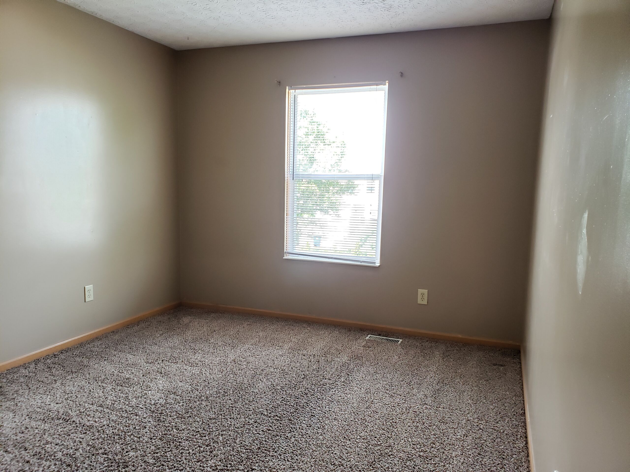 Spacious home in New Albany Schools!!